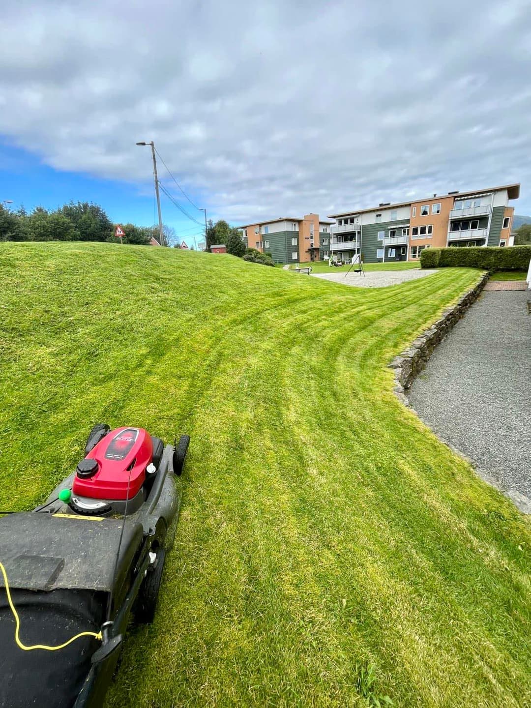 Hagevedlikehold i Bergen – perfekt klippet gress